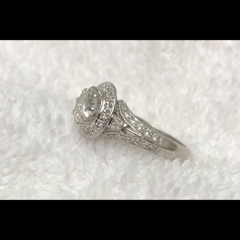Platinum Diamond Ring 1.51cts total. Center Diamond is .89ct - Picture 5 of 11